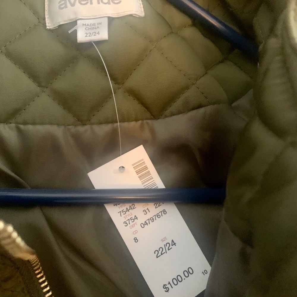 Olive green winter jacket with hoodie - Picture 4 of 5